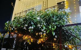Atulyam Stays Sushant Golf City Lucknow
